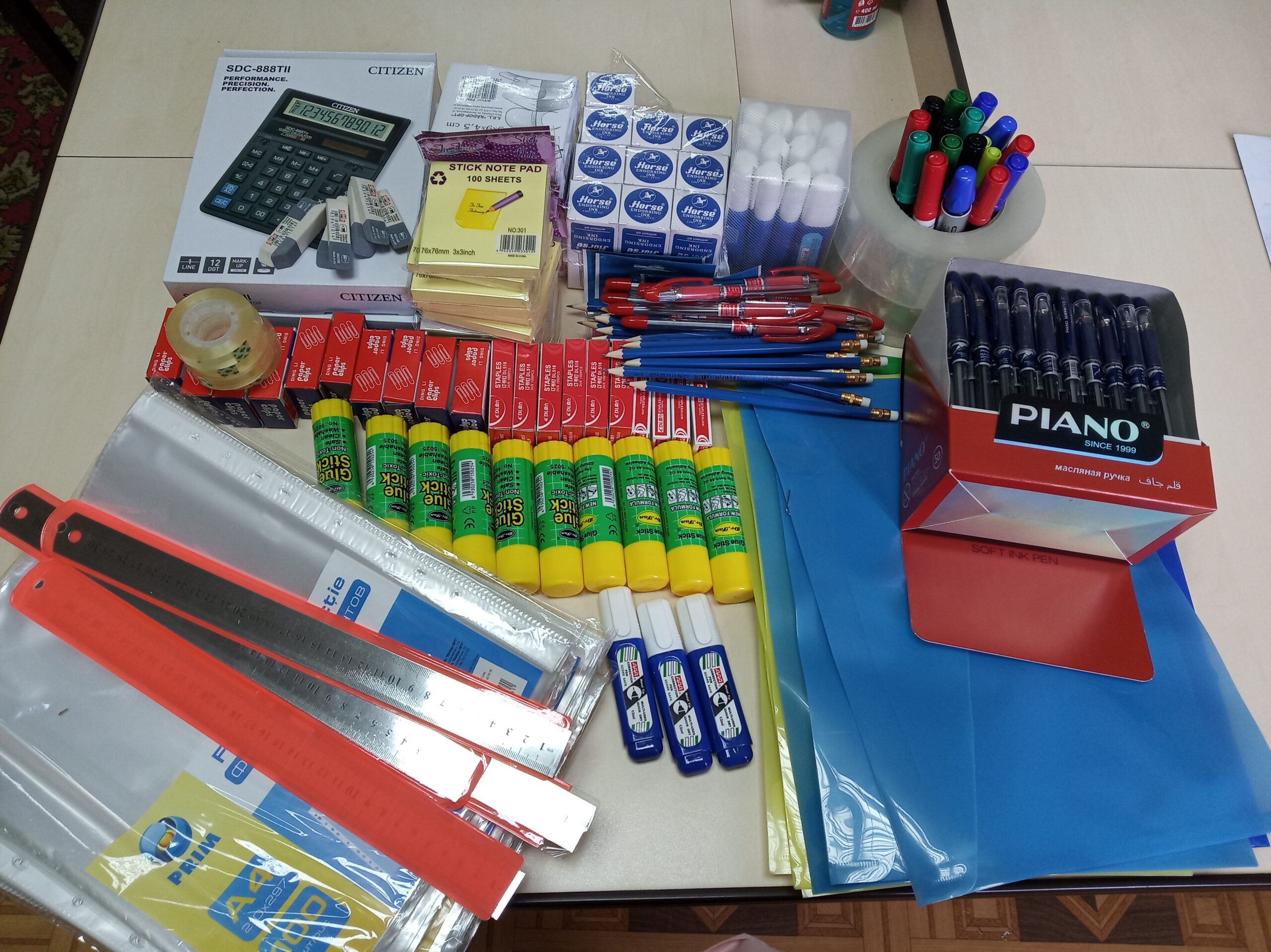 Rechizite de birou distribuite astăzi în IET nr.143 de către DETS BUIUCANI